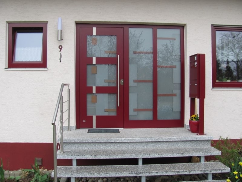 Aluminium Haustuere mit Seitenteil und Kunstverglasung Haustüre mit passendem Briefkasten in 72116 Mössingen