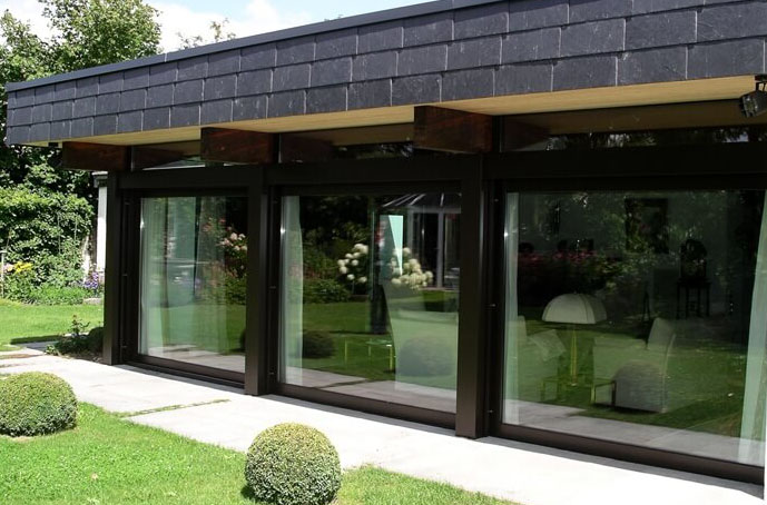 bodentiefe Fenster Front für Flachdach Bungalow