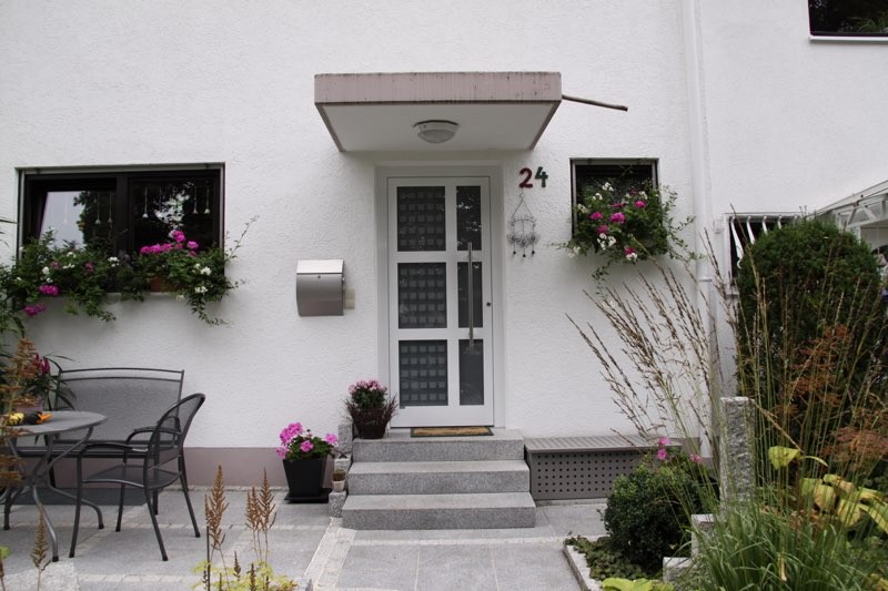 Graute Sprossentuere Modell S33G in 71034 Boeblingen-Dagersheim Haustüre mit Betonvordach in 71034 Böblingen Dagersheim