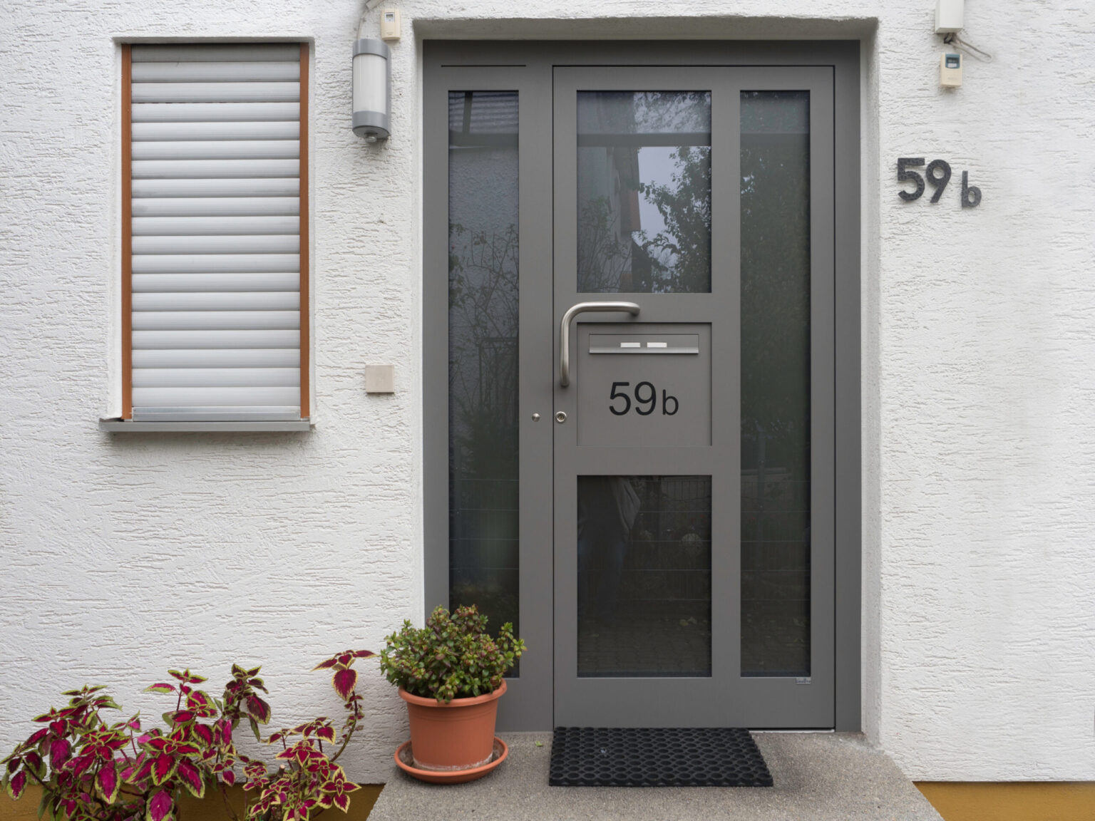 Haustüranlage aus Aluminium mit integriertem Briefkasten in der Türe in 71116 Gärtringen Haustüranlage aus Aluminium mit integriertem Briefkasten in der Türe in 71116 Gärtringen