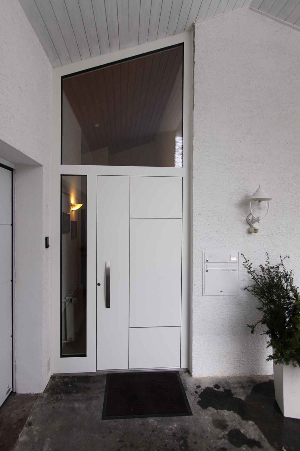 Haustüre mit Seitenteil und Oberlicht maßgefertigte Haustüre in 71034 Böblingen Rauher Kapf