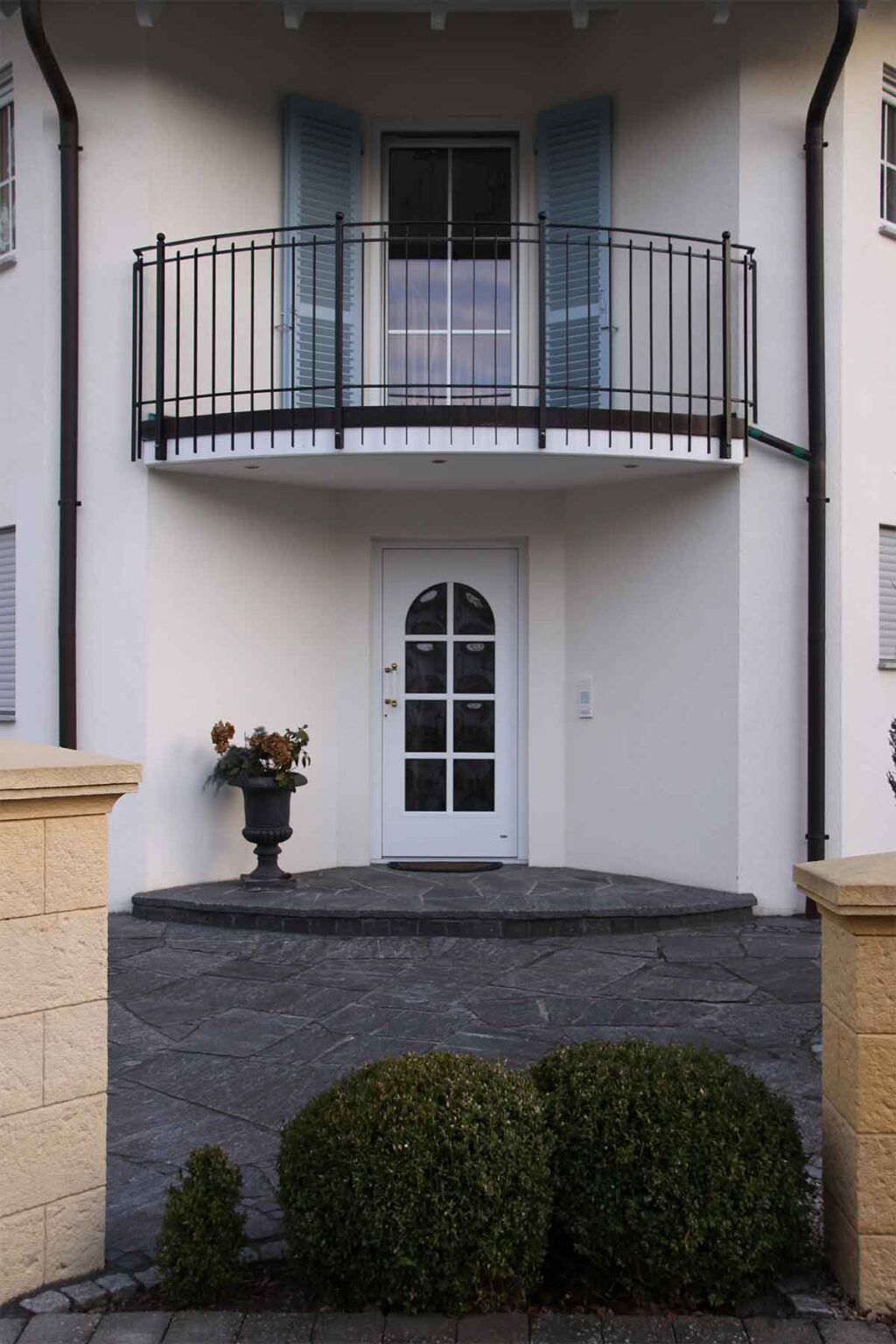 Haustüre mit Rundbogen in Nufringen bei Herrenberg Markise und Sonnenschutz in Sindelfingen kaufen