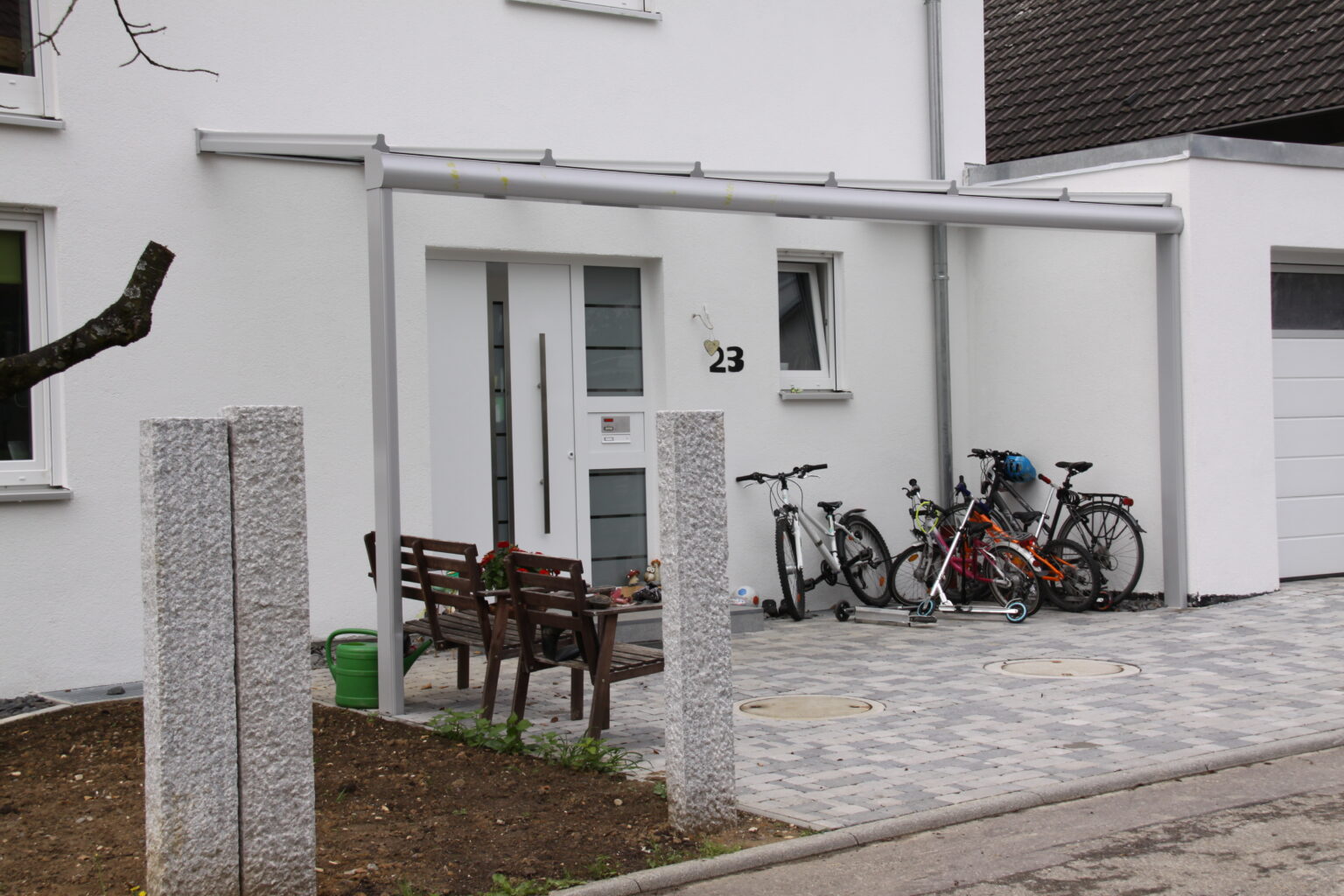 Überdachung für den Eingangsbereich in 71034 Böblingen Diezenhalde Überdachung Hauseingang in 71034 Böblingen Diezenhalde