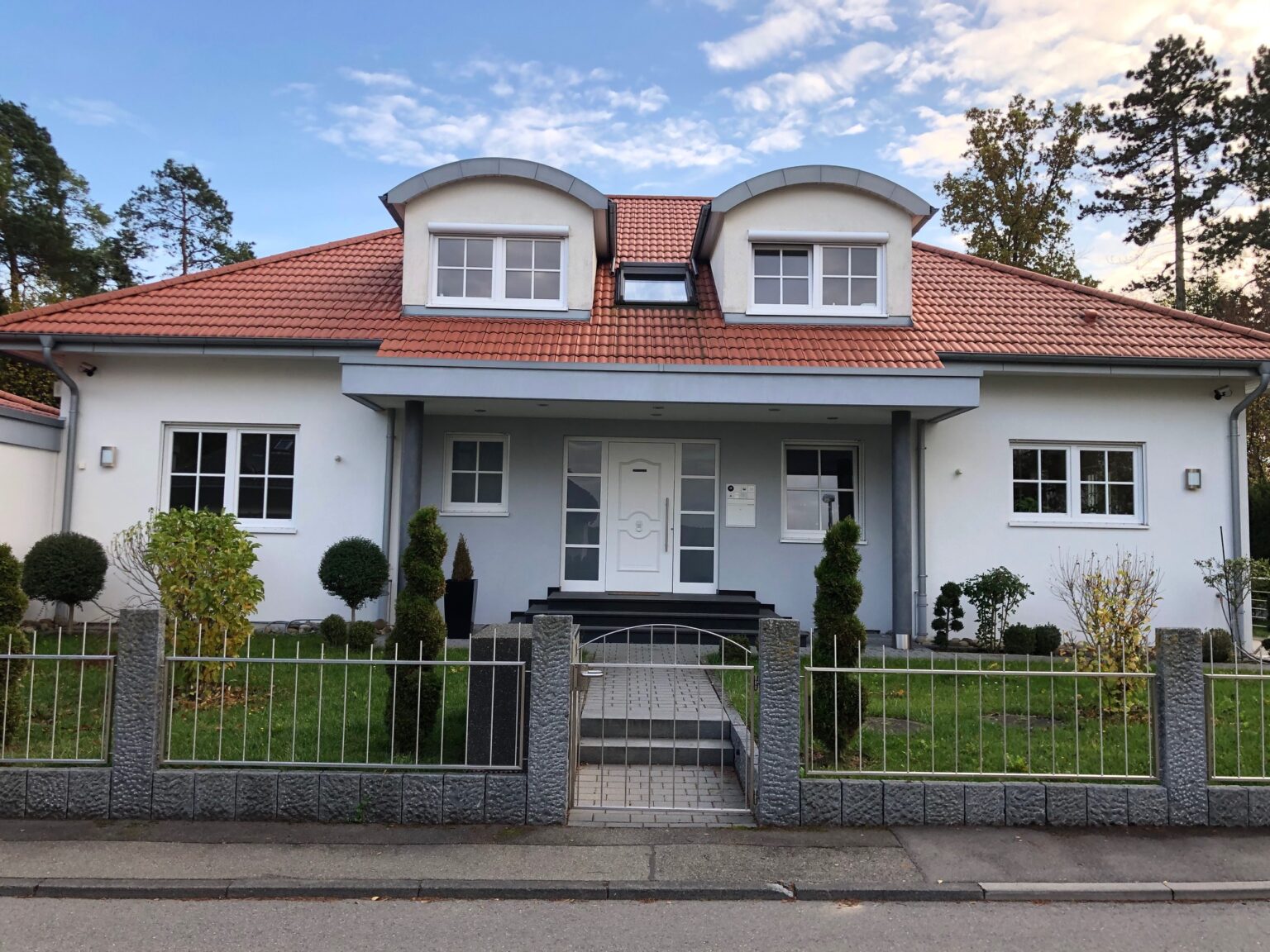 Sindelfingen Maichingen Nähe Laurentiusstraße Stilsichere nostalgische Aluminium Haustüre Sindelfingen Maichingen Nähe Laurentiusstraße Stilsichere nostalgische Aluminium Haustüre