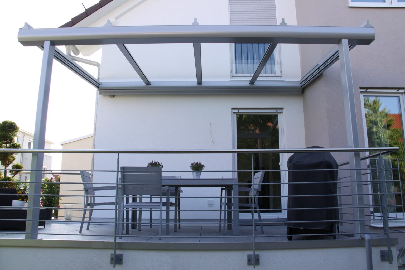 leichte Ansicht Überdachung Terrasse auf Garage in 71069 Sindelfingen Überdachung auf Garage in 71069 Maichingen
