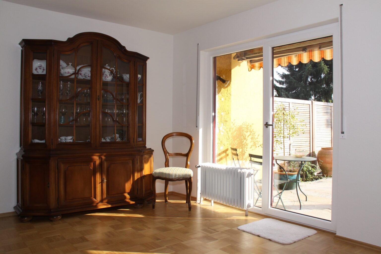 Terrassentuere aus Kunststoff