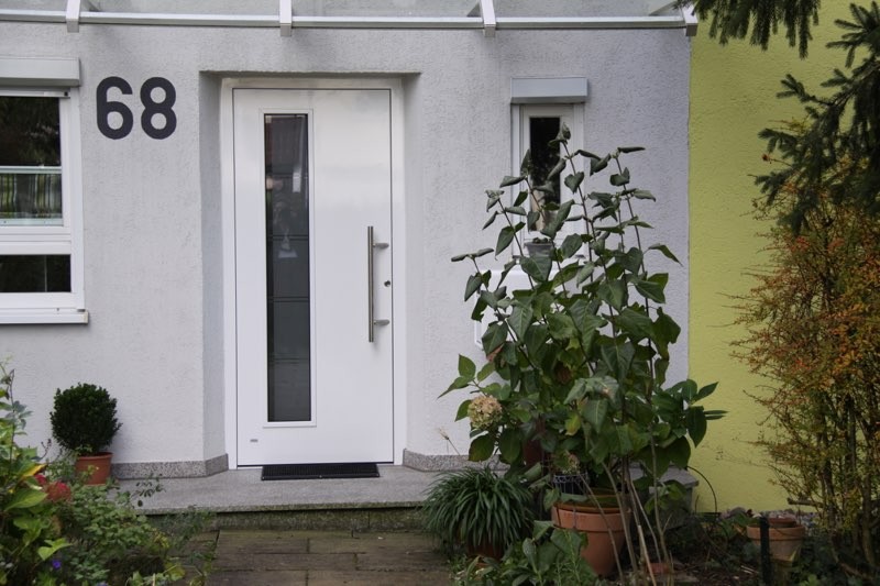 Haustueren aus Aluminium mit Glas Haustüre und Vordach in 71069 Sindelfingen Hinterweil