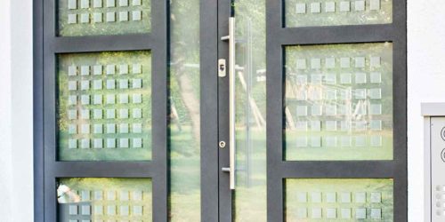 es muss nicht immer gerade sein: Aluminium Haustüre mit gebogenen Sprossen in 71032 Böblingen Galgenberg