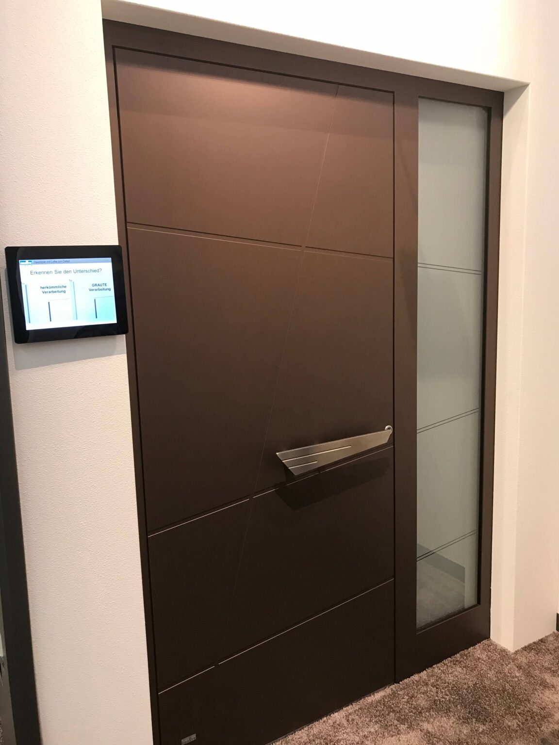 Haustuere mit besonderen Fraesungen in 71032 Boeblingen Haustüre ohne Glas mit Seitenteil in 71116 Gärtringen