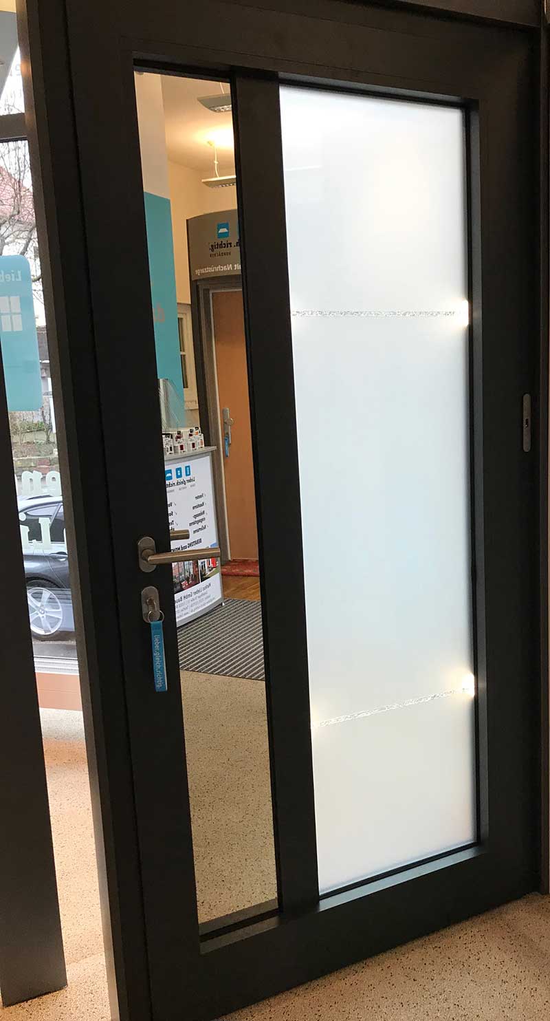 Haustüre in schwarz Haustüre schwarz mit Scheibe